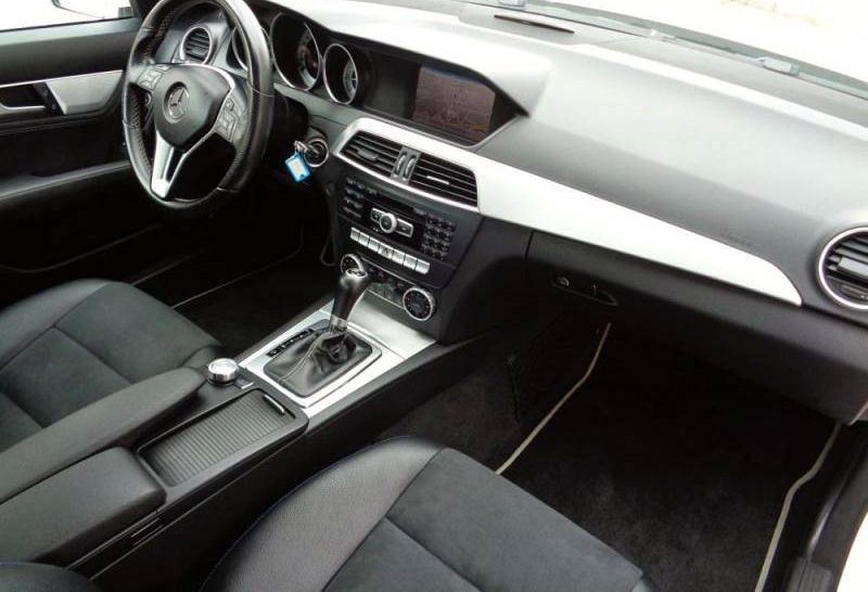 Mercedes-Benz 200 - 300 • 2013 • 120,000 km 2