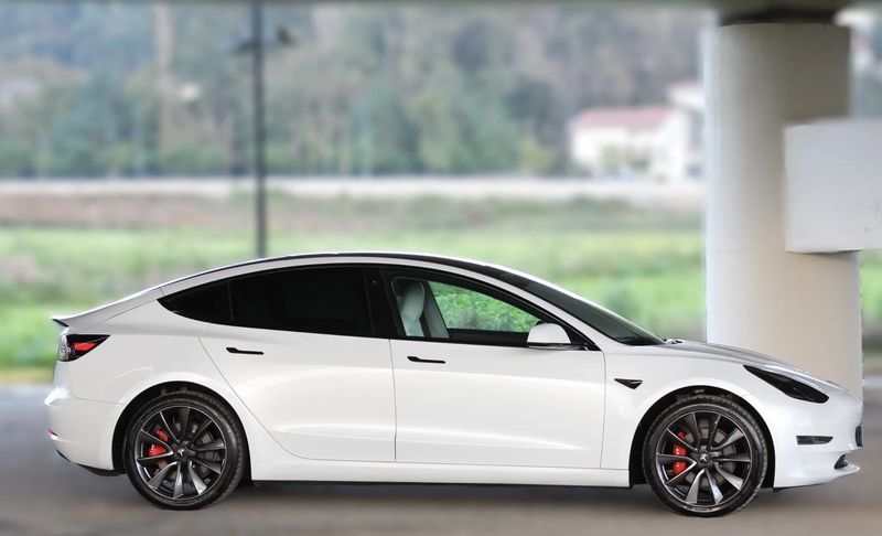 Tesla Model 3 • 2019 • 129,000 km 6