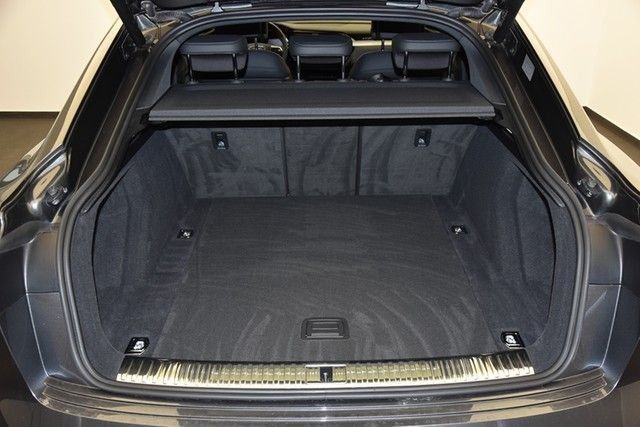 Audi e-tron • 2021 • 19,900 km 14