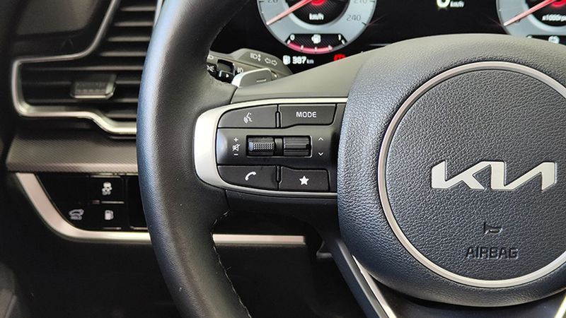 Kia Sportage • 2023 • 25,679 km 11