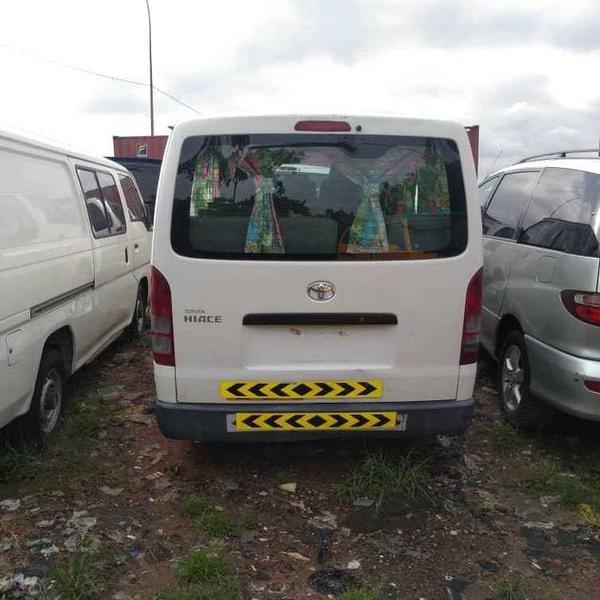Toyota Hiace • 2005 • 2,450 km 4