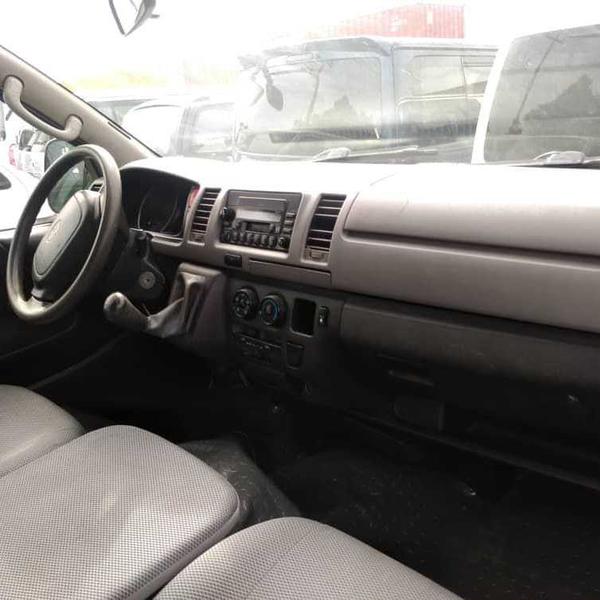 Toyota Hiace • 2005 • 2,450 km 3