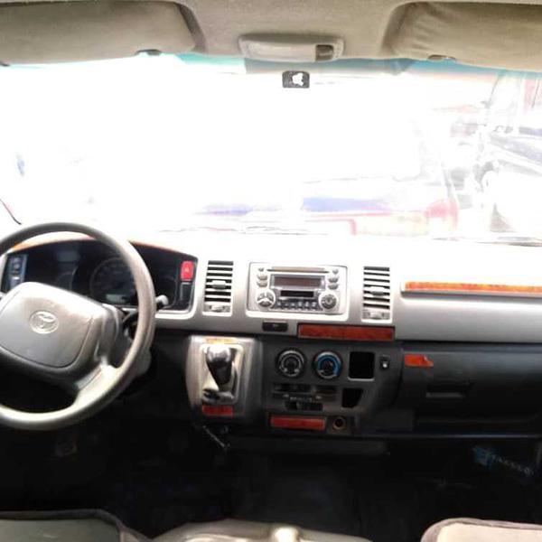 Toyota Hiace • 2005 • 2,450 km 2