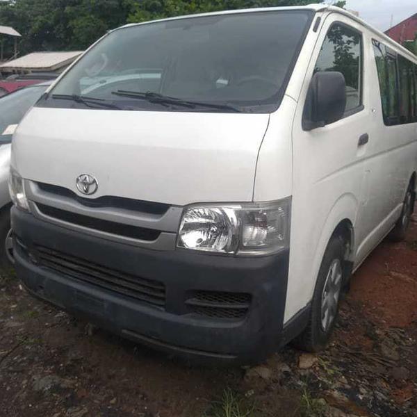 Toyota Hiace • 2005 • 2,450 km 1