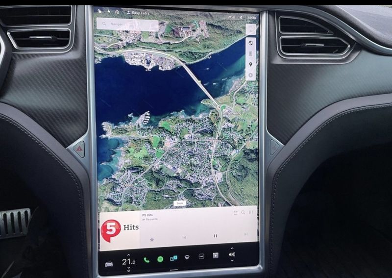 Tesla Model S • 2015 • 125,000 km 19