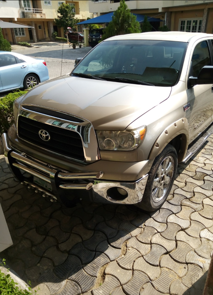 Toyota Tundra • 2008 • 87,000 km 3