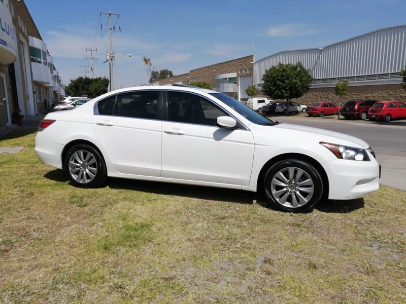 Honda Accord • 2012 • 104,662 km 4