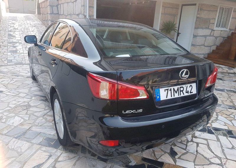 Lexus IS 200 • 2012 • 261,000 km 4