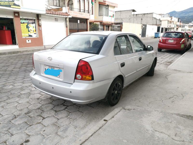 Hyundai Accent • 2005 • 999,999 km 3