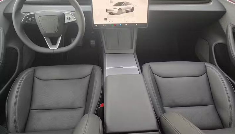 Tesla Model 3 • 2024 • 15,418 km 5