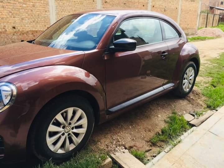 Volkswagen Beetle • 2017 • 27,200 km 10