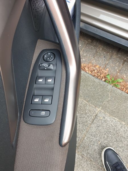 Peugeot 2008 • 2014 • 63,600 km 30