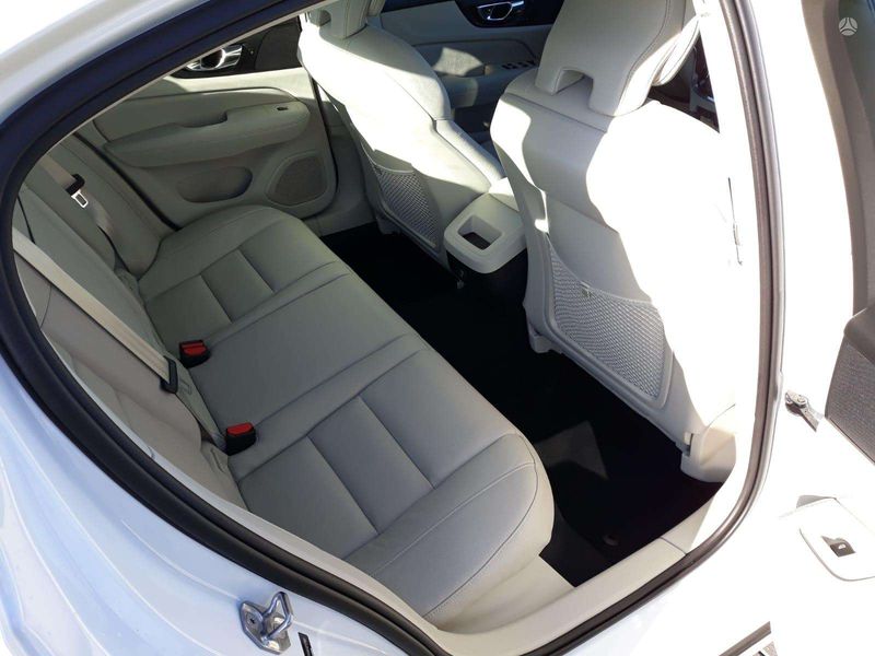 Volvo S60 • 2019 • 88,000 km 12
