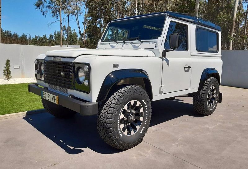 Land Rover Defender • 2003 • 109,000 km 1