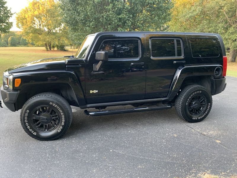 Hummer H3 • 2008 • 117,176 km 2