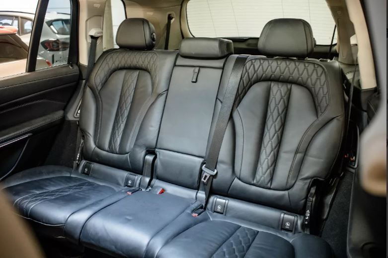 BMW X7 • 2021 • 60,000 km 12