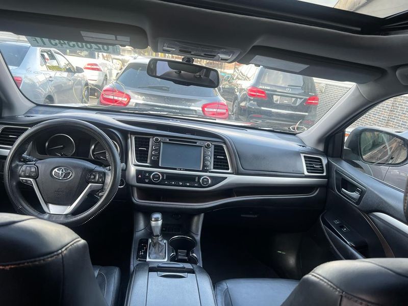 Toyota Highlander • 2017 • 2 km 3