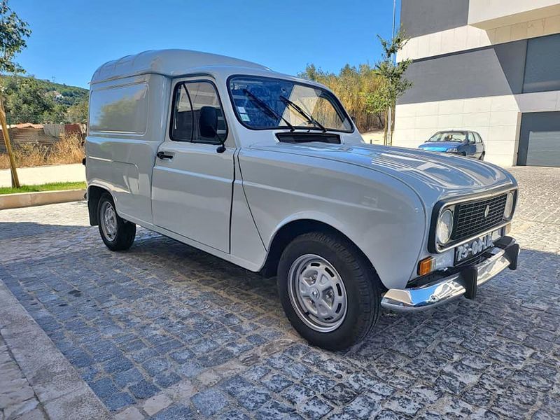 Renault 10 • 1986 • 215,000 km 1