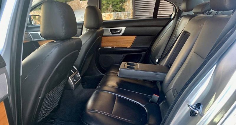 Jaguar XF • 2012 • 243,000 km 4