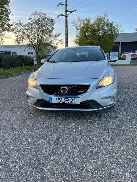 Volvo V40 • 2014 • 60,000 km 1