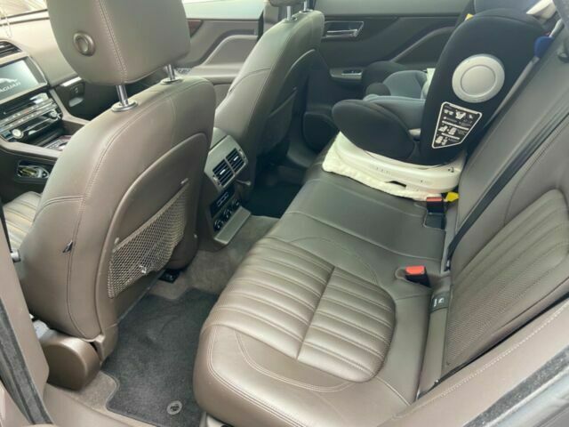 Jaguar F-Pace • 2016 • 90,000 km 5