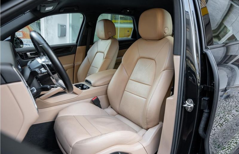 Porsche Cayenne • 2019 • 60,000 km 5