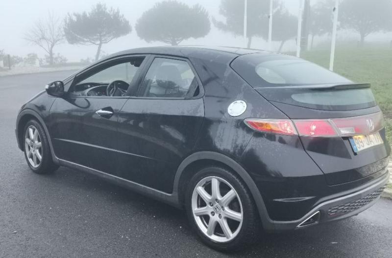 Honda Civic • 2010 • 187,000 km 2