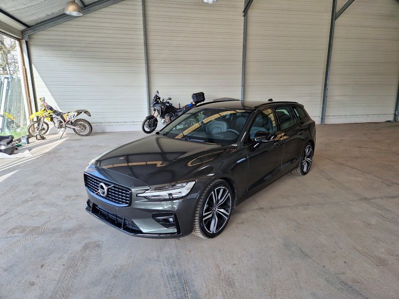 Volvo V60 • 2021 • 60,376 km 1