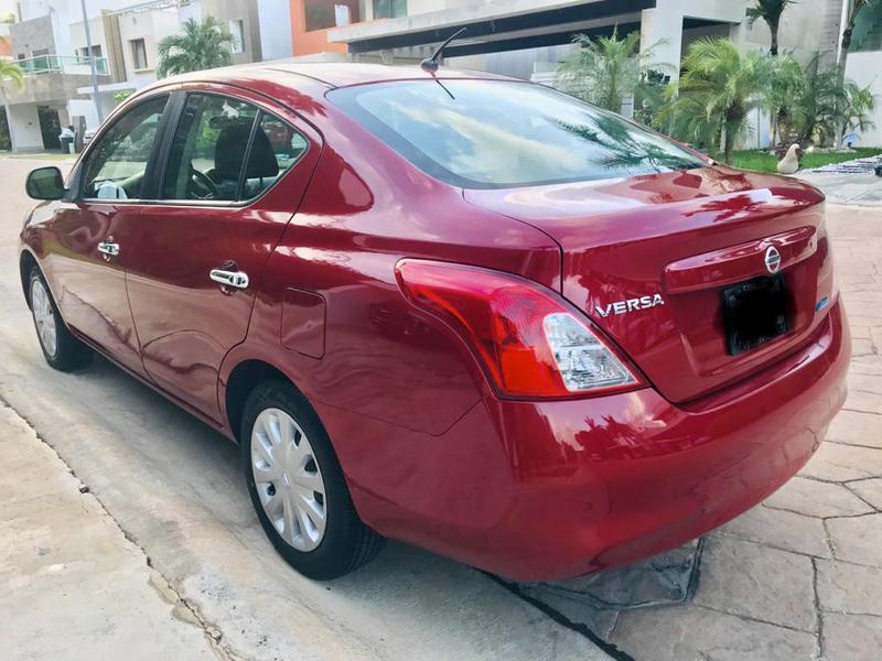 Nissan Versa • 2012 • 37,599 km 14