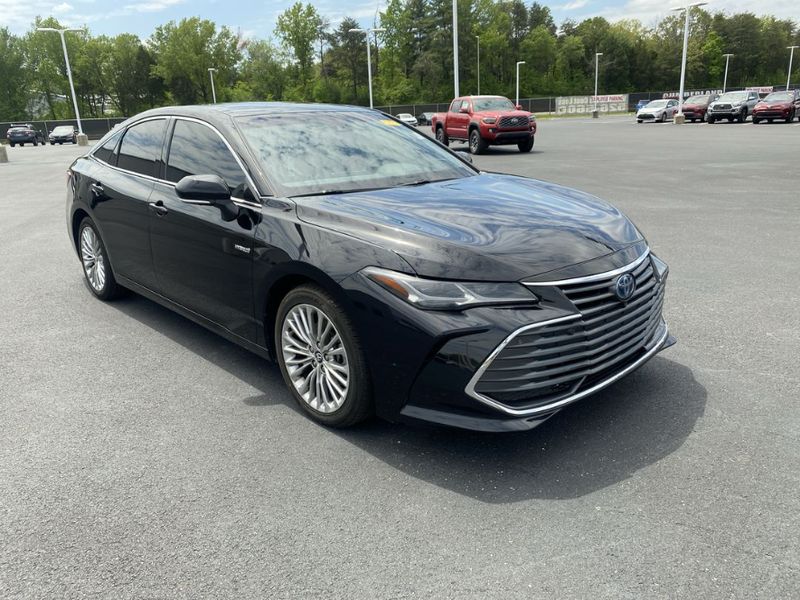 Toyota Avalon Hybrid • 2020 • 25,435 km 3