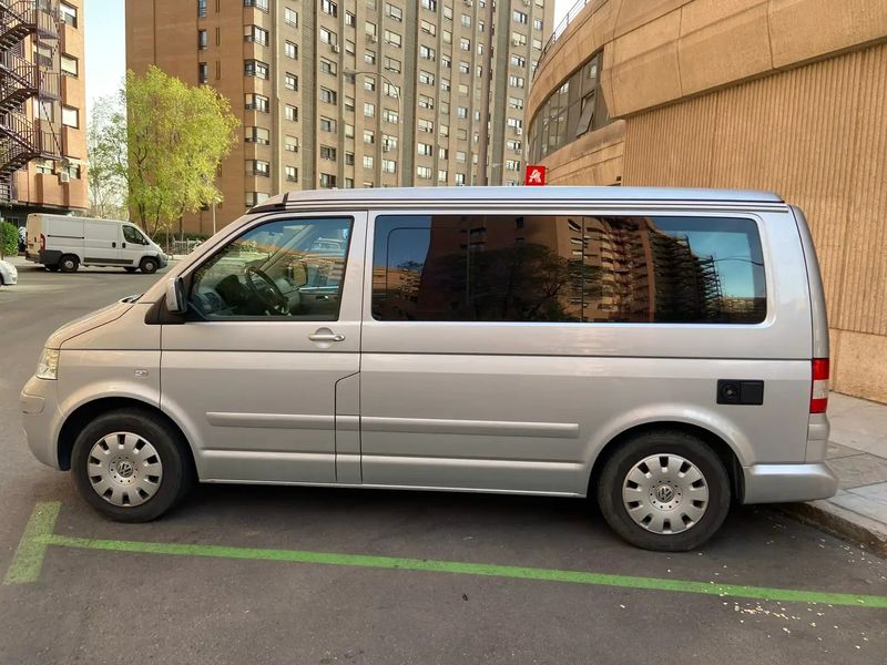 Volkswagen T5 • 2006 • 220,000 km 4