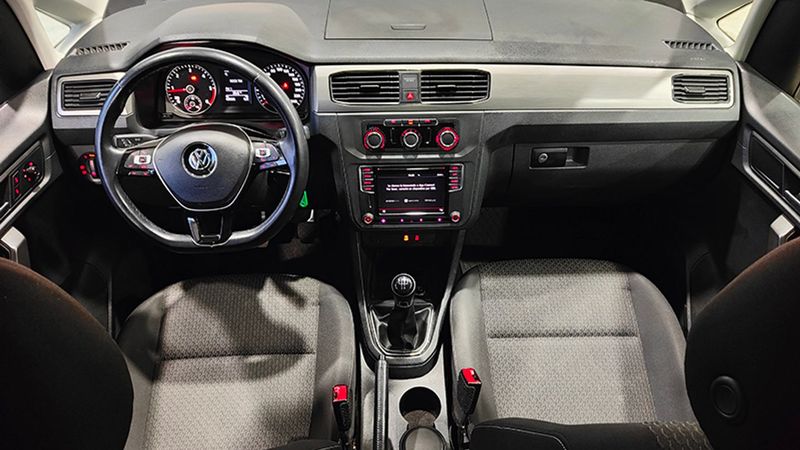 Volkswagen Caddy • 2019 • 68,345 km 3