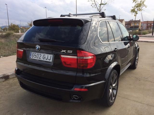BMW X5 • 2008 • 291,000 km 3