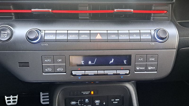 Hyundai Kona • 2023 • 11,832 km 42