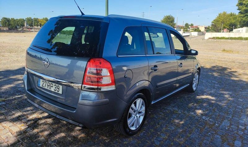 Opel Zafira • 2007 • 199,999 km 2