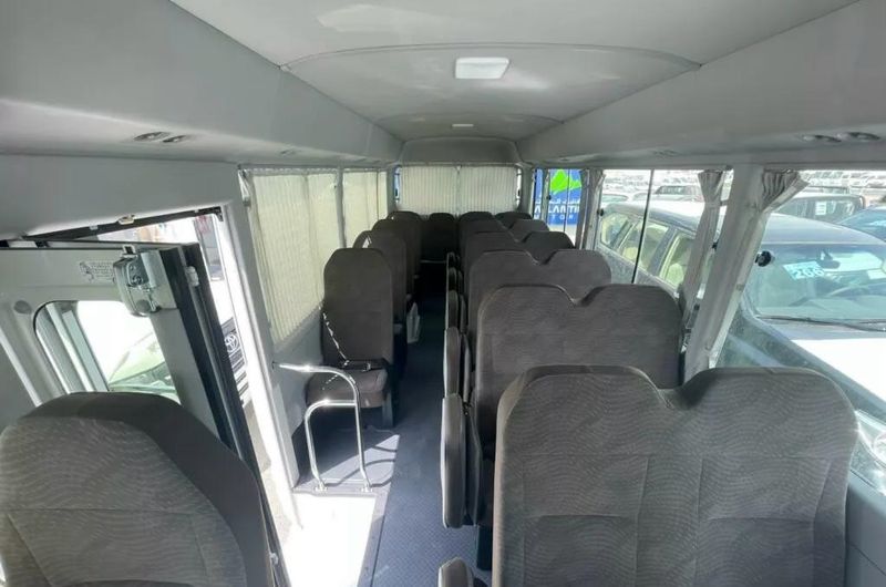 Toyota Hiace Van • 2022 • 30,000 km 4