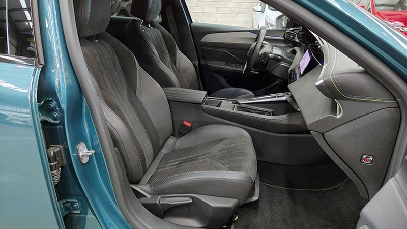 Peugeot 308 • 2024 • 21,500 km 17