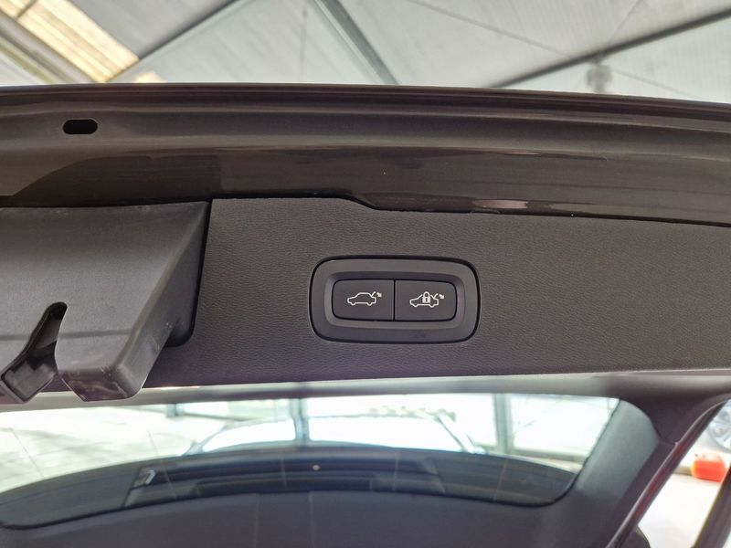 Volvo V60 • 2021 • 60,376 km 6