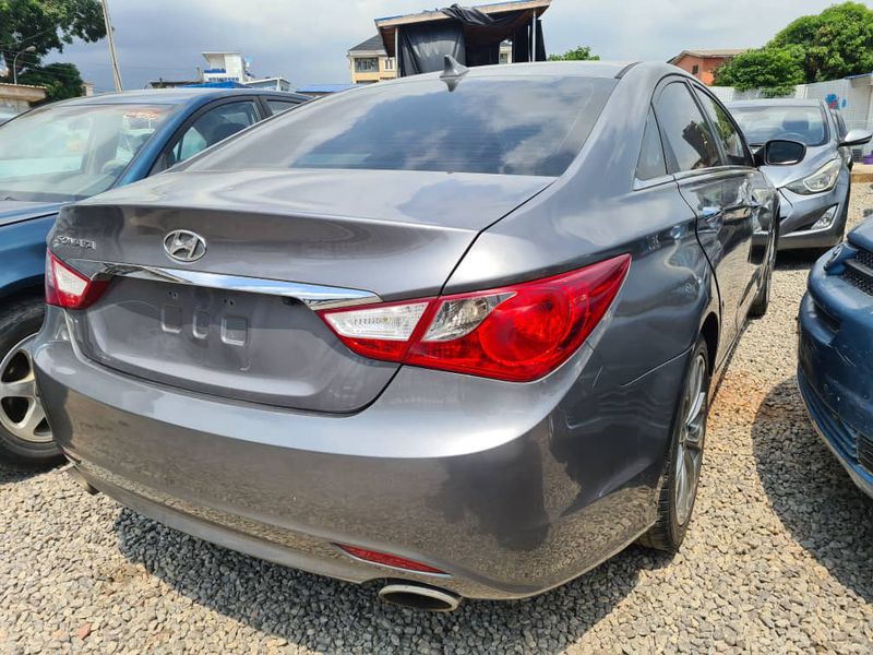 Hyundai Sonata • 2011 • 79,052 km 5