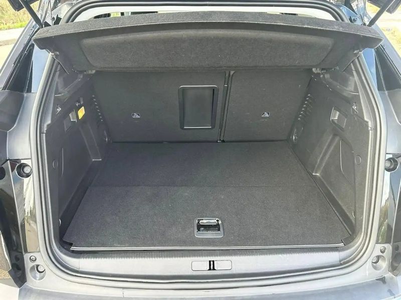 Peugeot 3008 • 2021 • 24,886 km 10