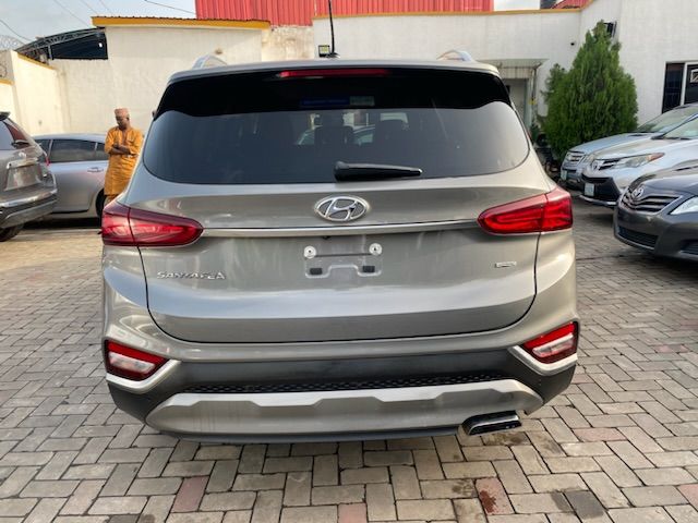 Hyundai Santa Fe • 2021 • 12 km 3