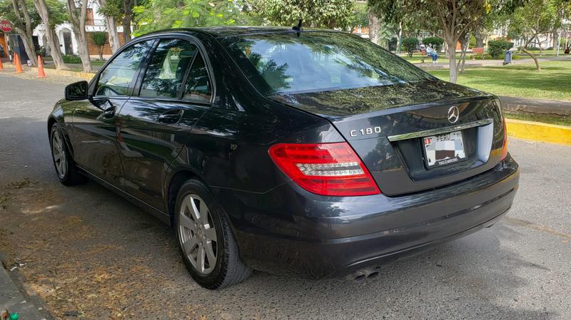 Mercedes-Benz C • 2012 • 77,000 km 9
