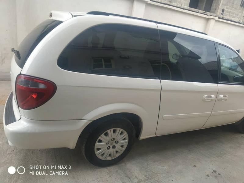 Chrysler Town & Country • 2007 • 28,000 km 5