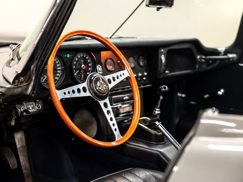 Jaguar E-PACE • 1967 • 42,690 km 44