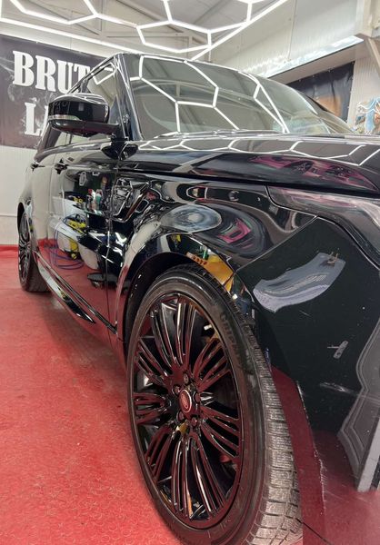 Land Rover Range Rover • 2020 • 150,000 km 4