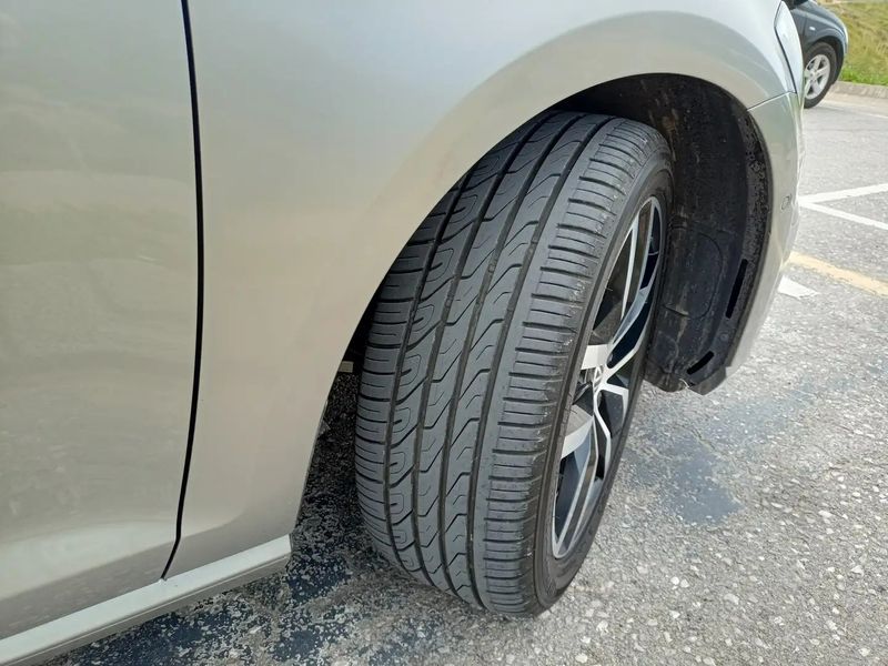 Volkswagen e-Golf • 2021 • 19,020 km 16