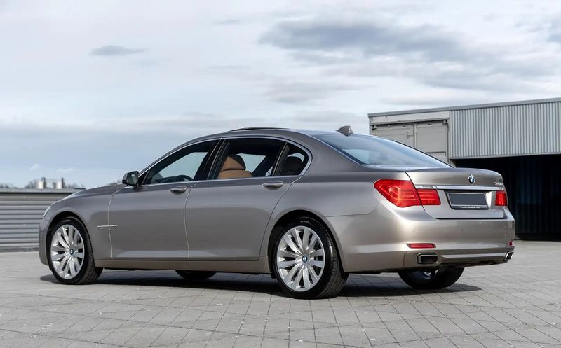 BMW 7 Series • 2009 • 182,000 km 9