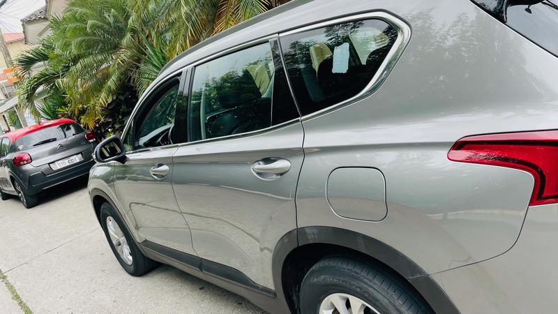 Hyundai Santa Fe • 2019 • 44,000 km 4