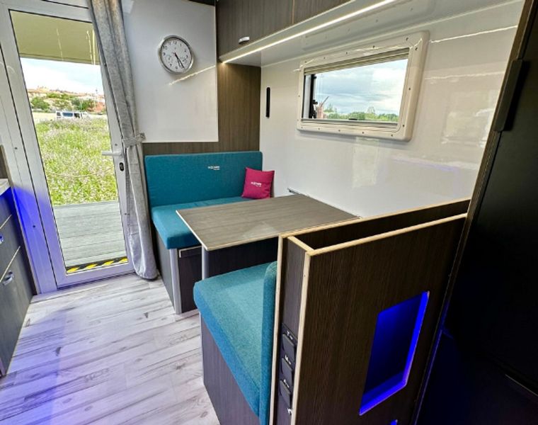 Mercedes-Benz 210 Van • 2017 • 195,000 km 14