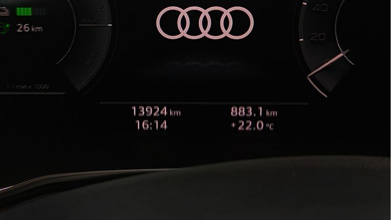 Audi Q3 • 2024 • 13,924 km 10